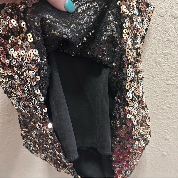 Thirty Thirty Sequin Drape Neck Tank Crop Top NWT - Picture 5 of 6